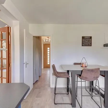 Spacious House With Garden